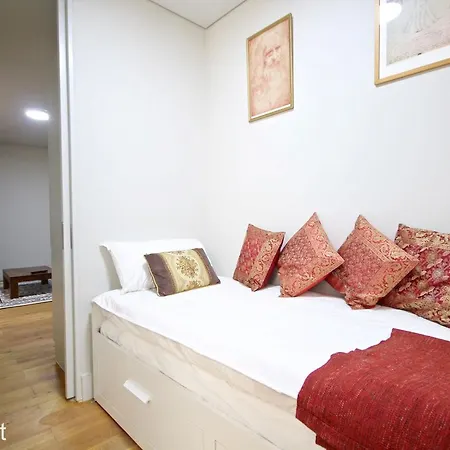 Akicity Cais Sodre In Apartment Lisbon